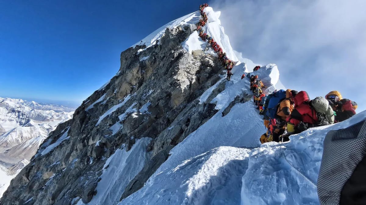 Everest Sees Unprecedented Summit Rush as 274 Climbers Reach Top in One Day