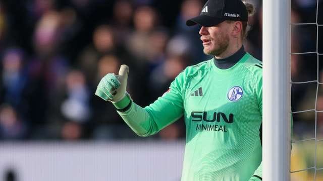 Loris Karius in action for Schalke during a 2. Bundesliga match