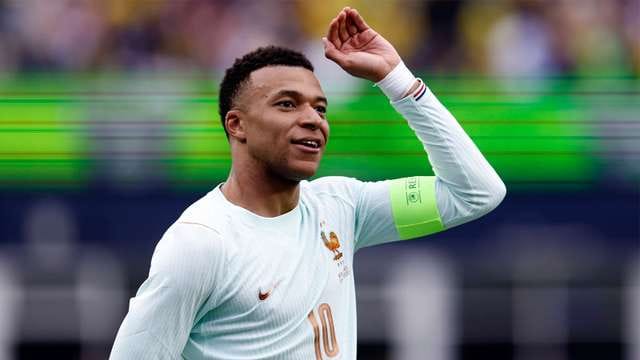 Kylian Mbappe in a France national team jersey