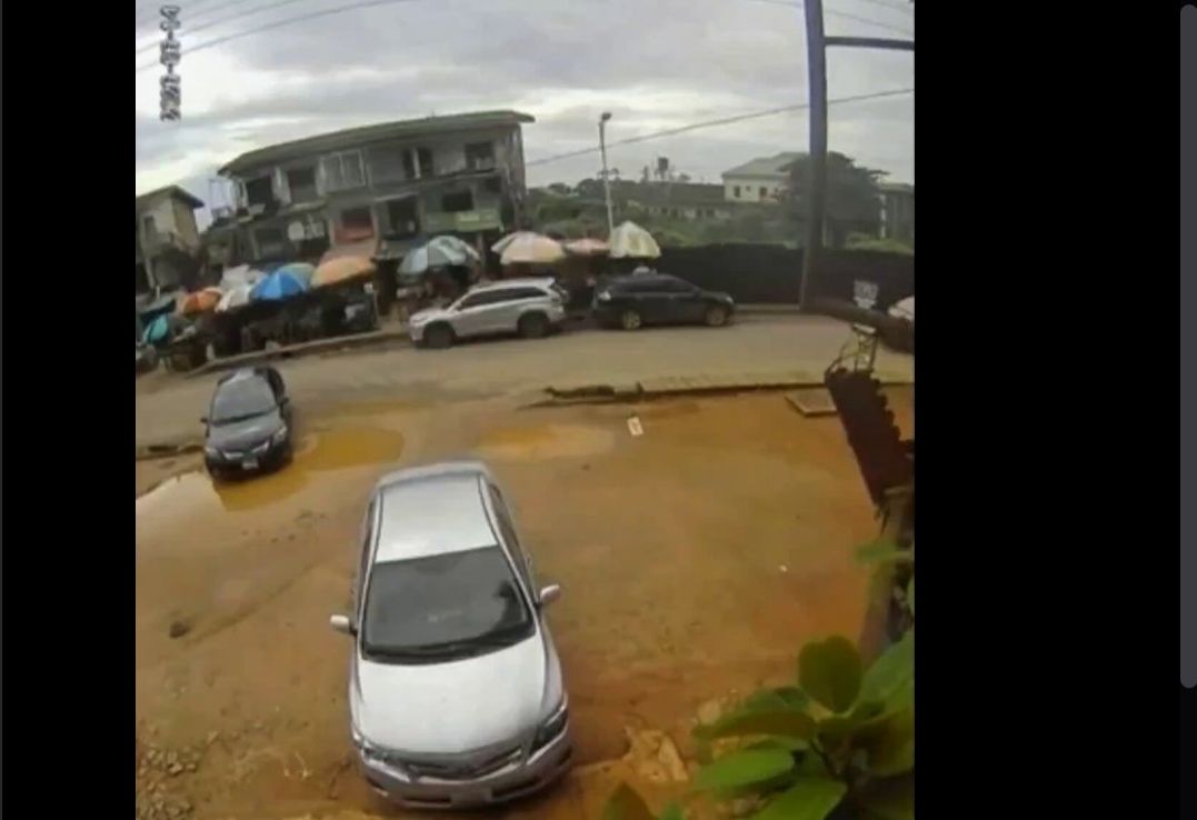 Caught On CCTV: Unknown Gunmen Abduct Woman At Vegetable Market Along Airport Road.