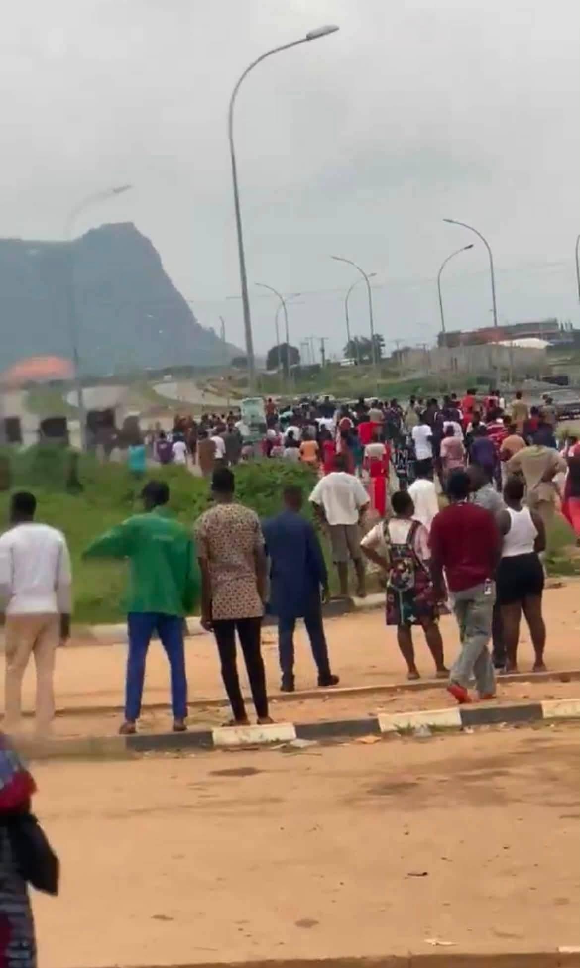 A symbolic image reflecting the struggle during a phone robbery that led to a student's death in Abuja.