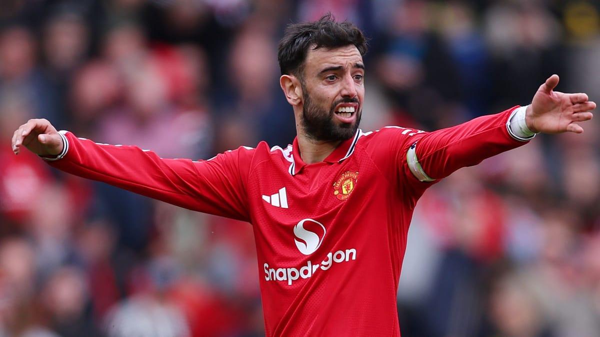 Bruno Fernandes Stays at Old Trafford Despite Al-Nassr and Ronaldo's Interest