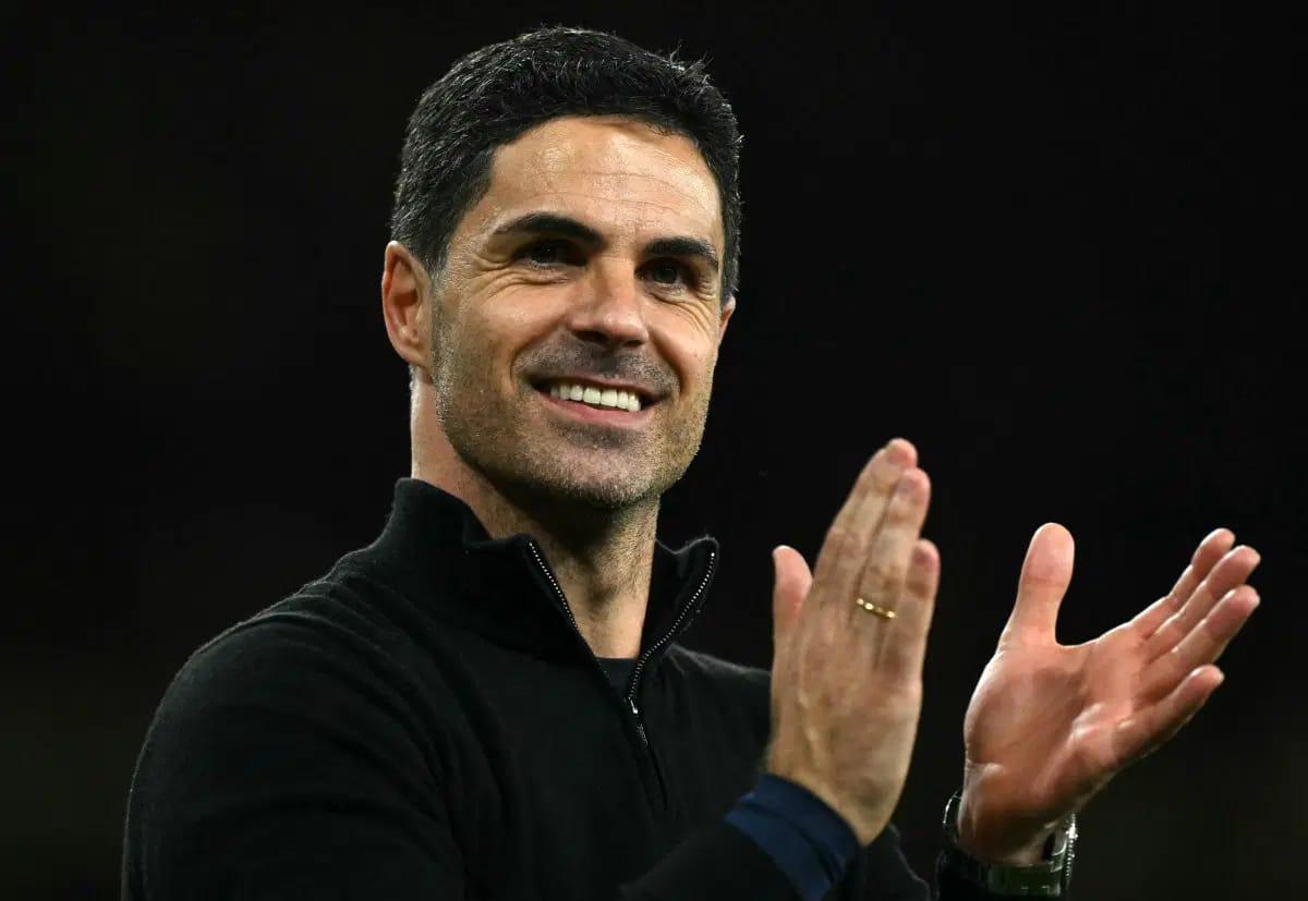Arsenal manager Mikel Arteta on the touchline.