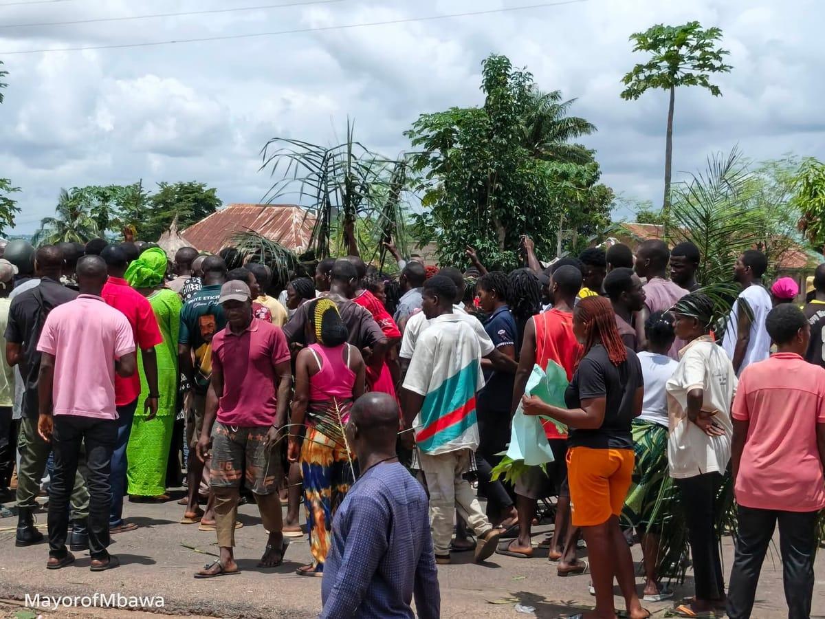 Protesters blocking the Makurdi/Gboko Road in Benue State.