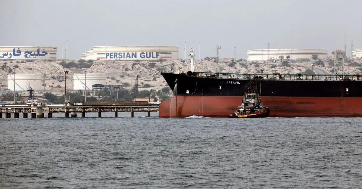 Hormuz Tanker Strikes Prompt Washington to End Iran Oil Waiver