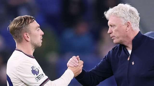 Jarrod Bowen playing against Everton in a Premier League encounter.