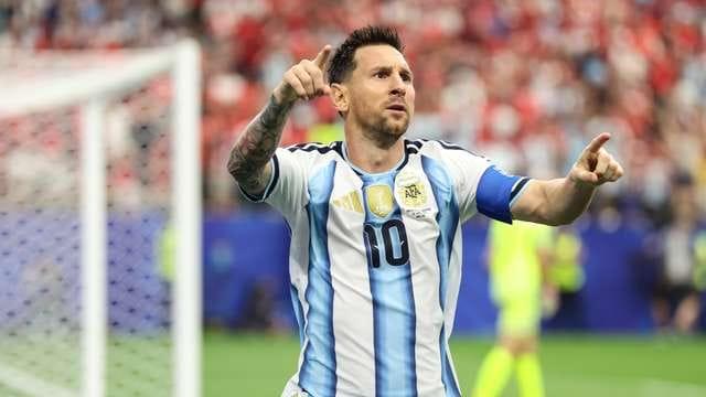 Action from the FIFA World Cup 2026 Group J match between Argentina and Austria.