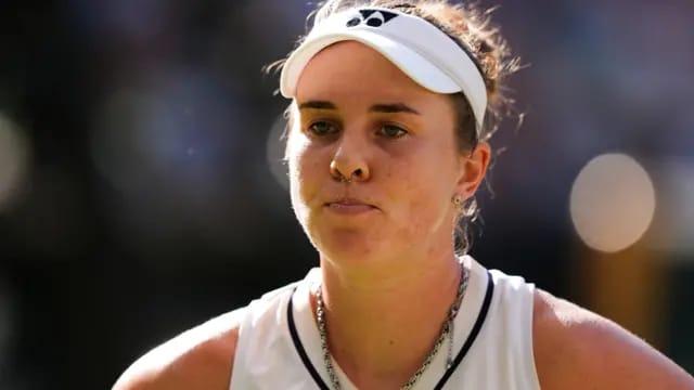 Linda Noskova reacts with frustration during a tense moment in the Wimbledon 2026 women's singles final.