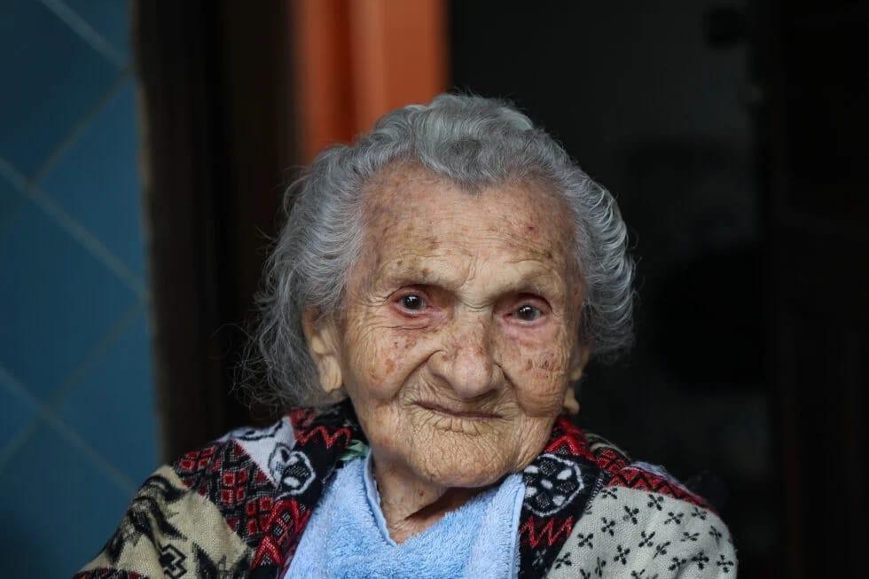 Levita de Deus Nunes, the eldest of the Brazilian centenarian sisters, aged 109.