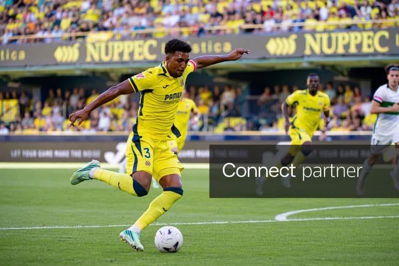Alex Freeman of Villarreal CF demonstrating his skills on the field during the LaLiga EA Sports fixture against Elche on October 17, 2026.