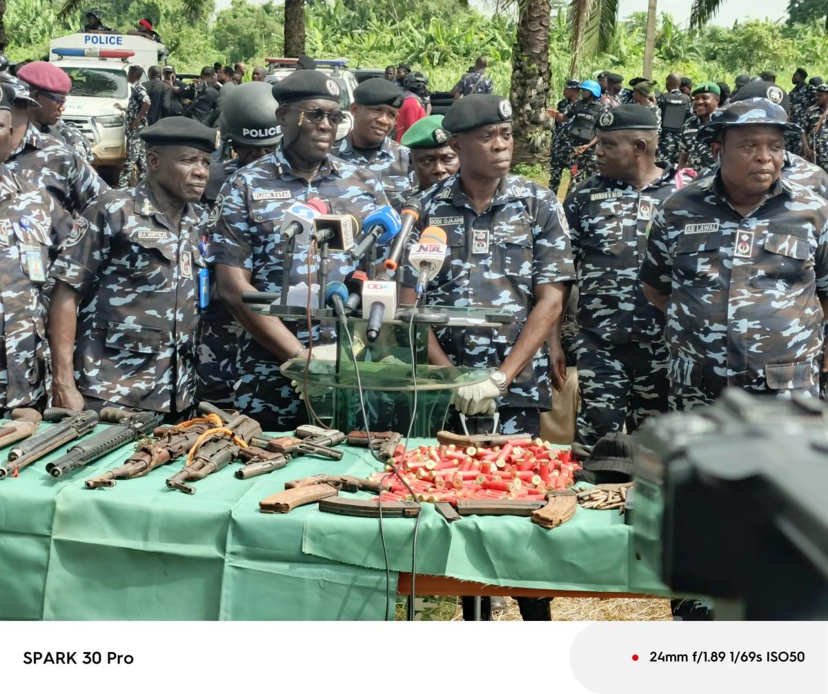 Ogun State Commissioner of Police, Bode Ojajuni (left), and his Lagos State counterpart, Fatai Tijani (right), with other senior officers during the launch of Operation Kosaye at the Police Training School, Iperu Remo.
