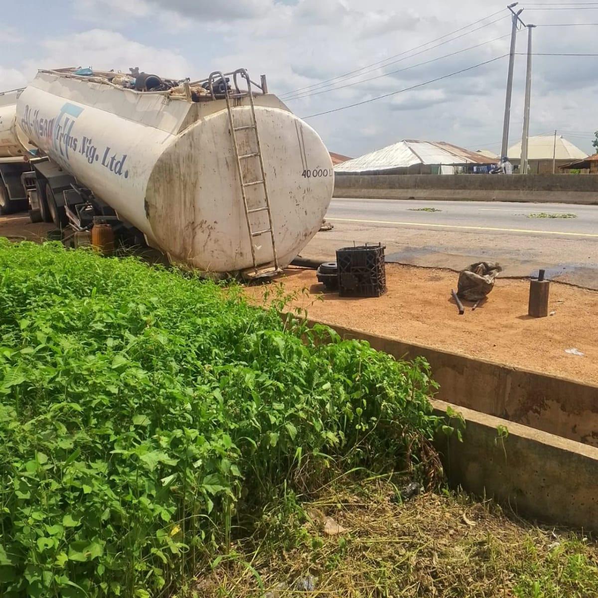 The petrol tanker that developed a mechanical fault at Madi Junction, Ilorin, leading to a fuel leak and potential disaster.