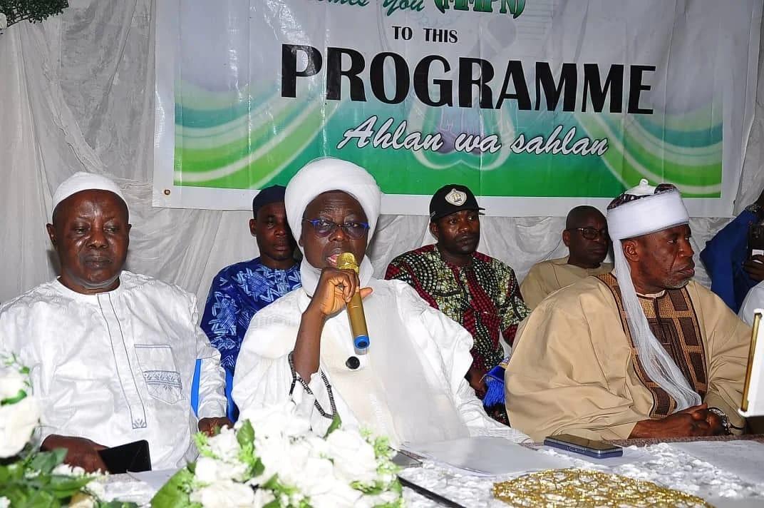 Sheikh AbdulRauf Lagbaji, founder of At-Tanzil Foundation, speaking at an event in Akure.