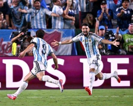 José López celebrates with goalscorer Julián Álvarez after Argentina take the lead against Switzerland in extra time.