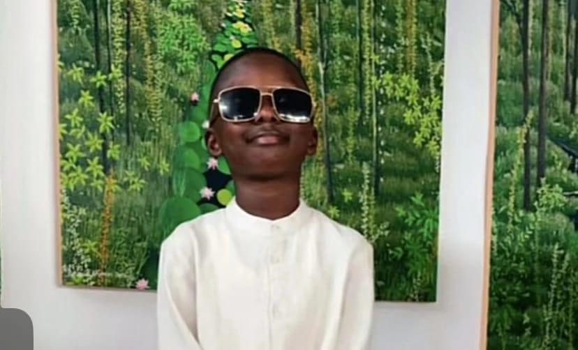 Young Artist Kendis Receives ₦2.5m and Full Scholarship for Viral Portrait of Senator Yayi