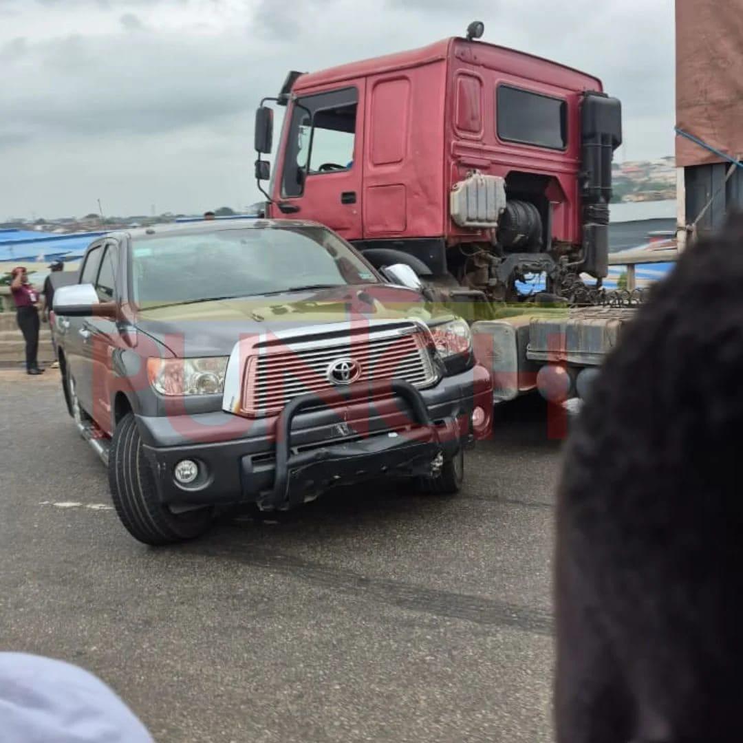 Traffic congestion caused by the multi-vehicle crash on Kara Bridge, Lagos-Ibadan Expressway. Credit: Enitan Daramola