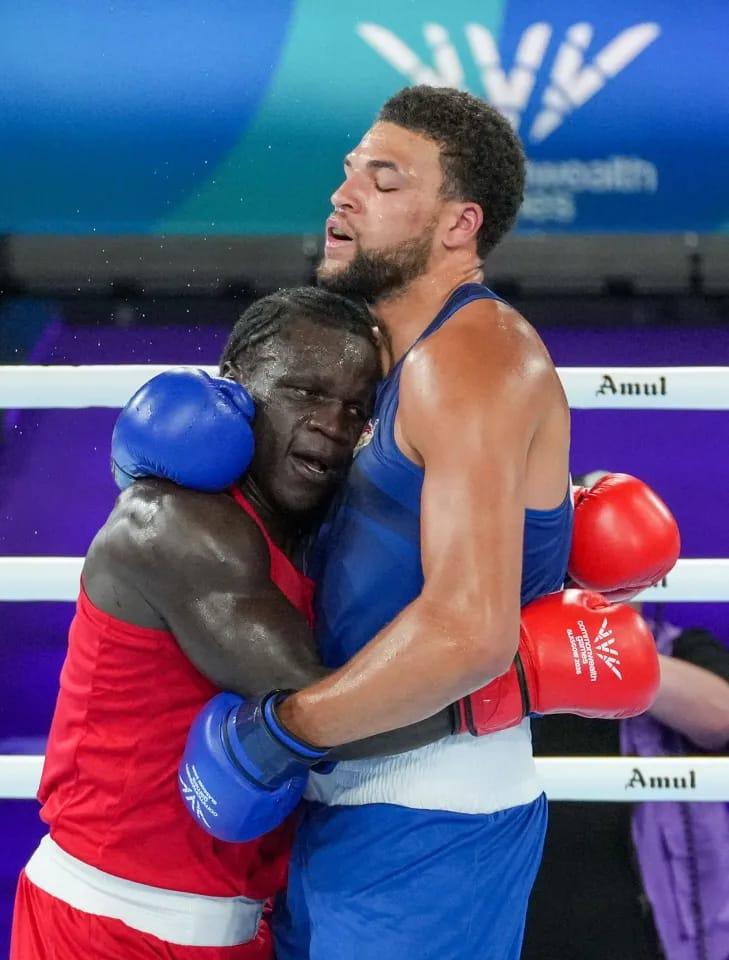 Aziz Abdul and Damar Thomas face off in the ring