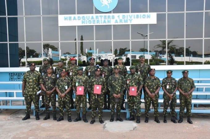 Nigerian Army's 1 Division Applauds Senior Officers Transferring Out
