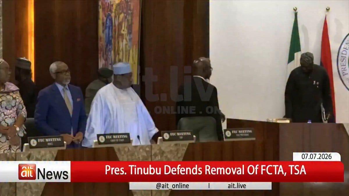 VIDEO: A Mistake or Incompetence? Public Outrage as Tinubu and Ministers Recite Revoked National Anthem