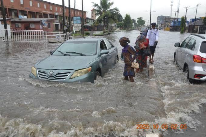 Lagos Under Water: Torrential Rain Triggers Widespread Flooding, Leaves Residents Stranded