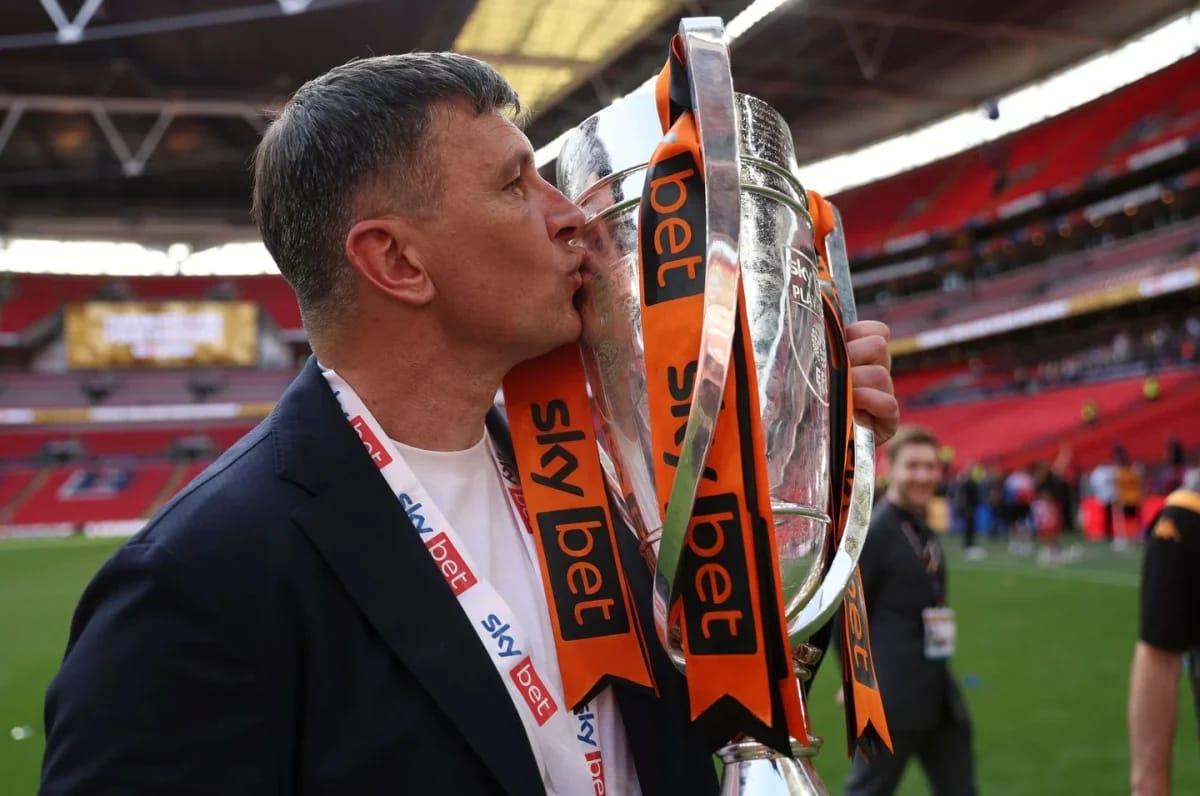 Sergej Jakirović, manager of Hull City, celebrating a victory.