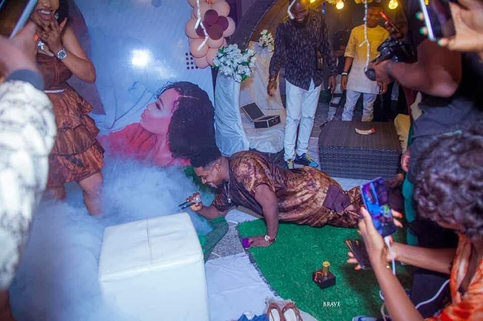 Man's Unique Floor Proposal to Sister's Delight Sparks 'Sweet Love' Buzz