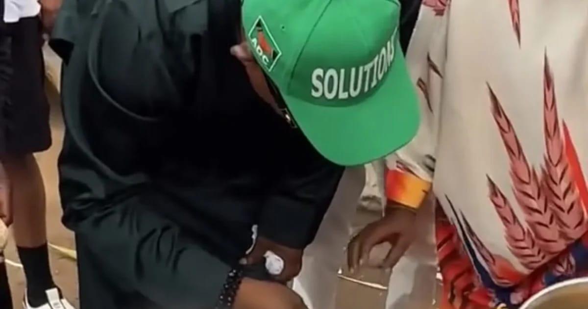 Oyo ADC Governorship Candidate Adegoke Goes Viral Distributing Corn