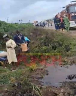 Lagos-Ibadan Expressway Fuel Spill: Residents Risk Lives Scooping Contents