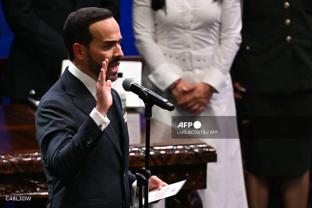 Colombia's new President Abelardo de la Espriella takes the oath of office during his inauguration ceremony