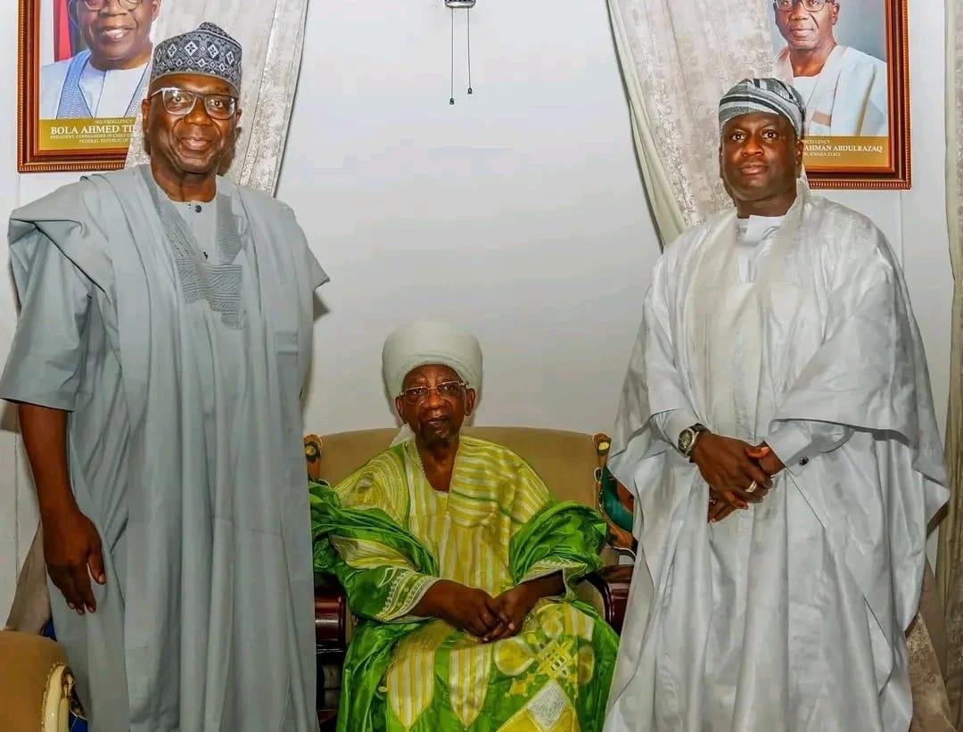 Kwara State Governor, AbdulRahman AbdulRazaq (left), Speaker of the Kwara State House of Assembly, Yakubu Danladi-Salihu (right), with the Emir of Ilorin, Dr Ibrahim Sulu-Gambari, during their courtesy visit.