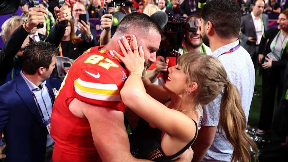 The couple's wedding plans are underway at Madison Square Garden