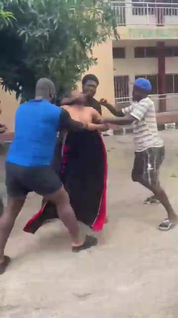 A man being confronted and assaulted by students at Nnamdi Azikiwe University.