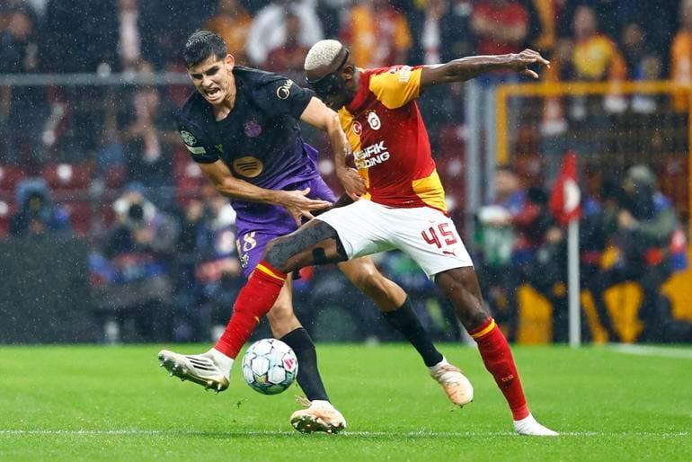 Victor Osimhen in action for Galatasaray during a Super Lig fixture.