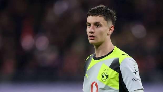Luca Reggiani in action for Borussia Dortmund.