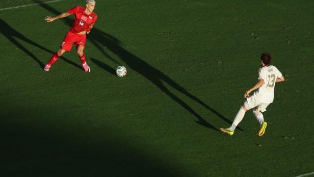 Venezuelan international Luis Balbo (right) in action against Mert Müldür during a match between Venezuela and Turkey.