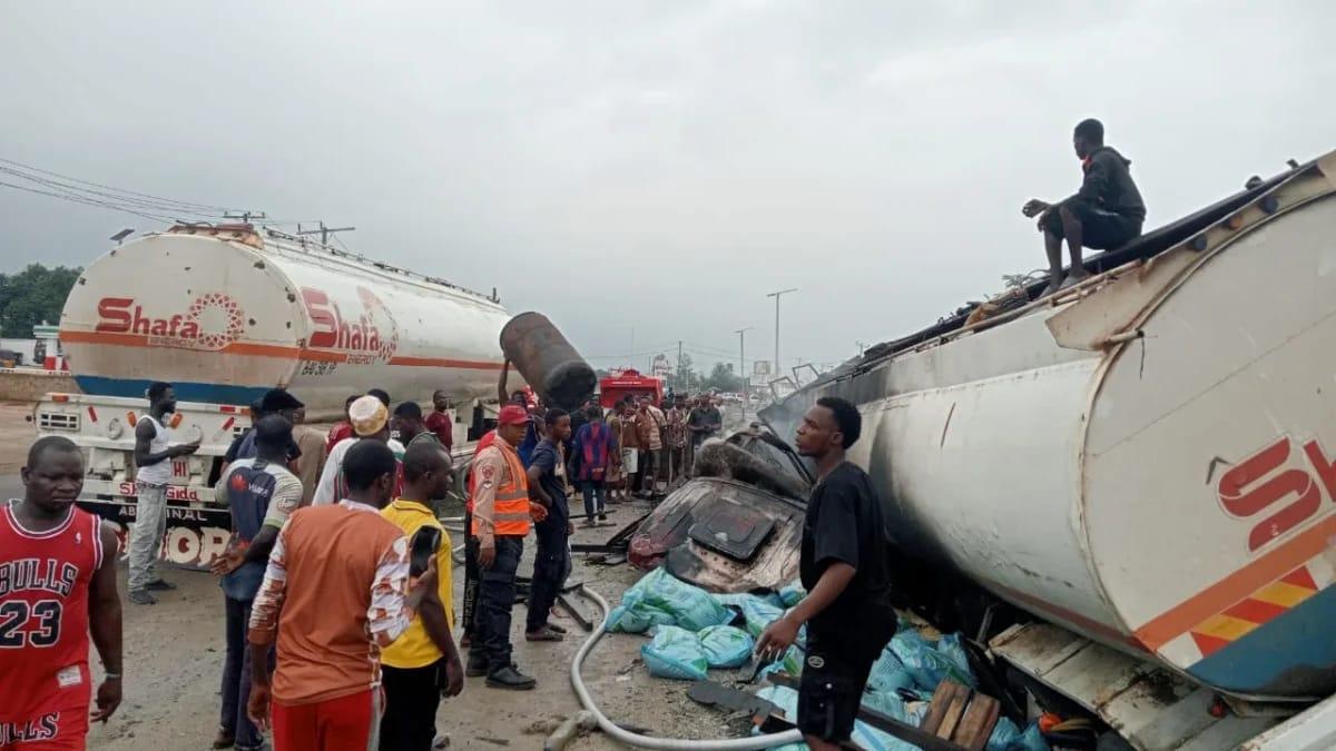 Emergency services and bystanders at the site of the fatal truck crash that caused gridlock in Anambra.