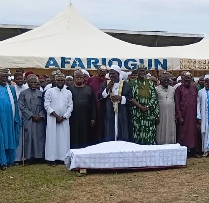 Mourners and celebrities gather at Agunloye Ashade Pavilion in Ilaro, Ogun State, to pay final respects to the late veteran actor, Ogogo.