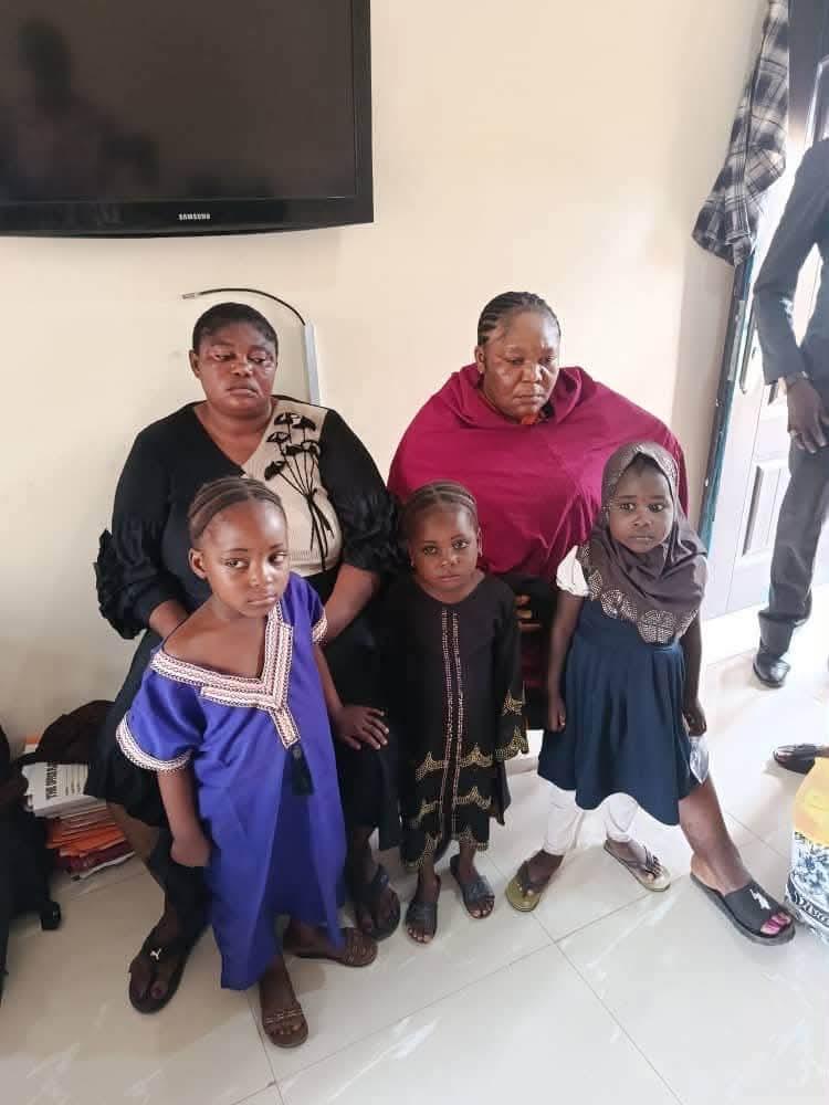 Suspected female traffickers arrested in Taraba with abducted children.